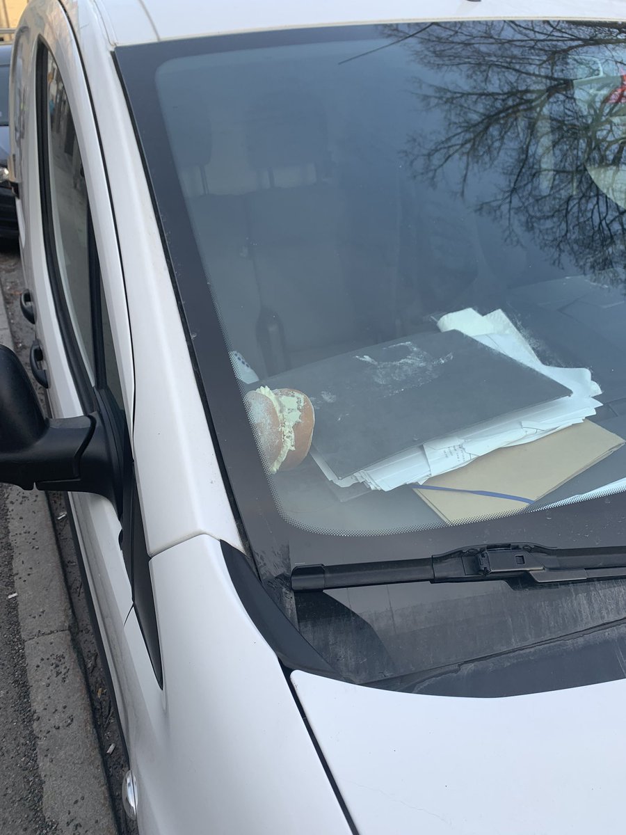 mlsgstfssn's tweet photo. Har hantverkare hemma. Han verkade rätt virrig men när jag ser hans bil utanför märker jag att han har koll på läget, och jag är genast lugnare https://t.co/38nrLIBpea