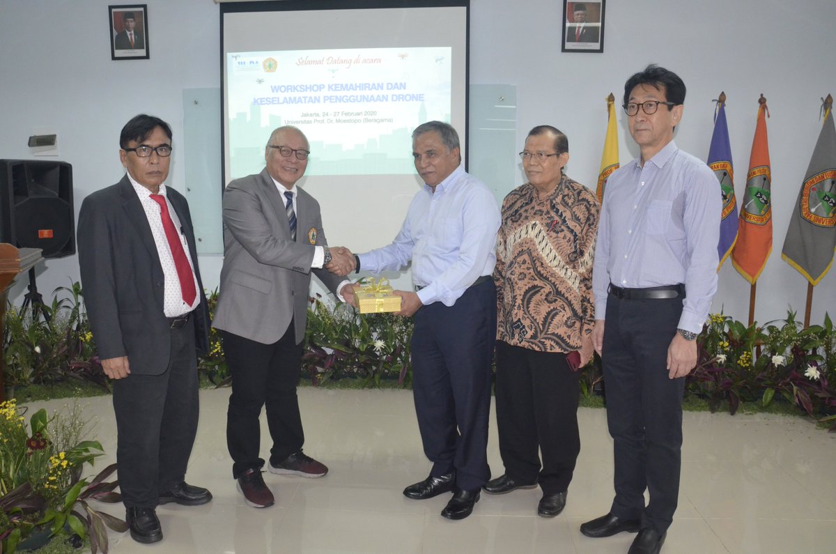 HumasMoestopo's tweet image. Workshop Kemahiran dan Keselamatan Penggunaan Drone dengan Sertifikat Internasional tanggal 24 - 27 Februari 2020 di Kampus I Hanglekir UPDM(B)/sl

#MoestopoGueBanget
#MoestopoBeragama
#Moestopo