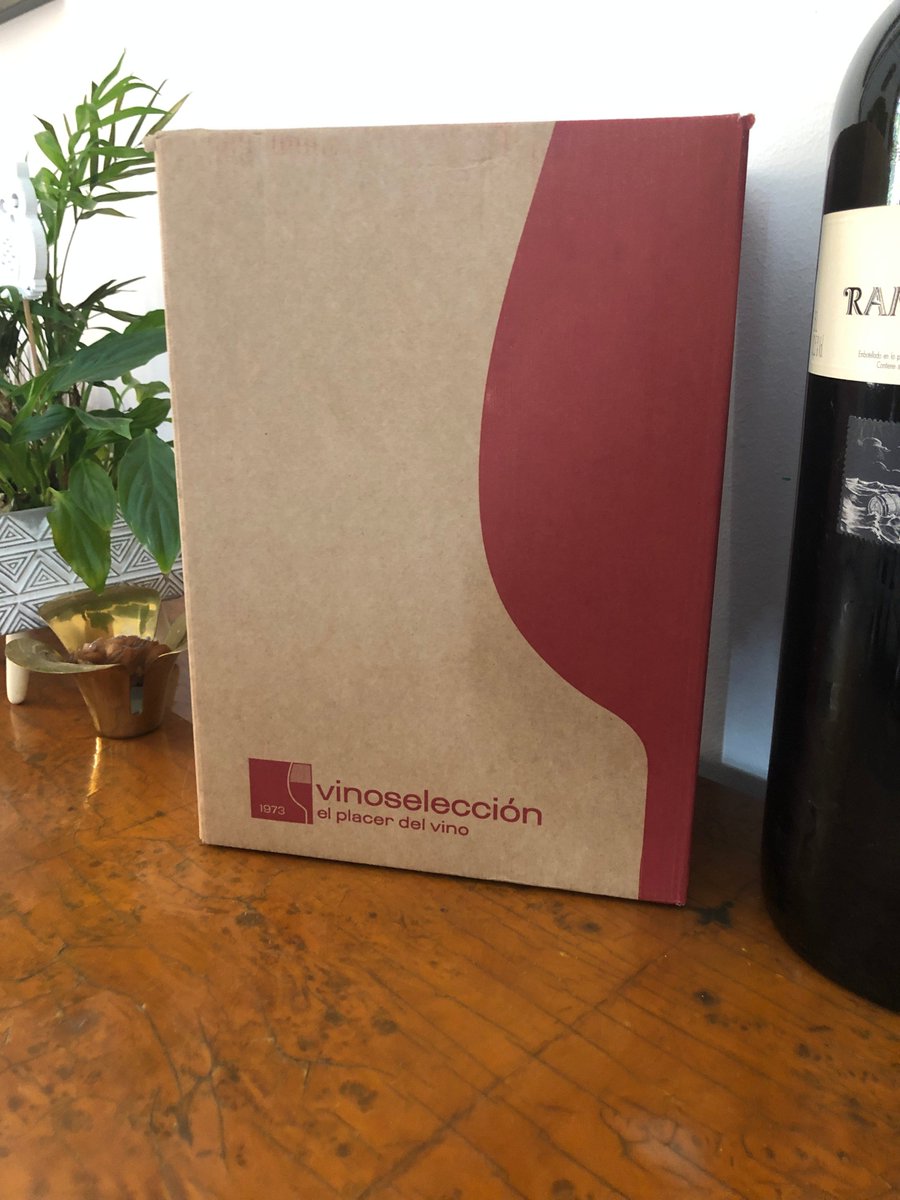 ¡La vida se vuelve un poco más fácil! Ahora puedes pedir vino de <a href="/vinoseleccion/">Vinoselección</a> usando tu #amazonalexa . La primera habilidad de v-commerce en españa! #vino #entregaacasa