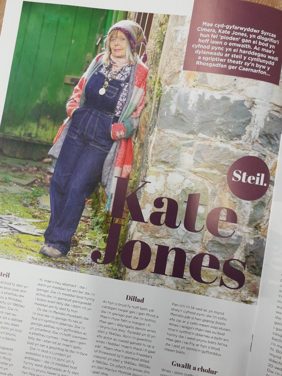 Celfyddydau Golwg (@celfgolwg) on Twitter photo Kate Jones o gwmni syrcas <a href="/Cimerahon/">SYRCAS CIMERA CBC</a> a Rhosgadfan oedd yn y golofn Steil yr wythnos ddiwetha. "Dw i'n dod o Lundain yn wreiddiol ac ro'n i'n pync yn fy arddegau - dw i'n meddwl bod hynny wedi dylanwadu ar fy steil..." Lluniau gan <a href="/iolopenri/">Iolo Penri</a> Kate Jones o gwmni syrcas <a href="/Cimerahon/">SYRCAS CIMERA CBC</a> a Rhosgadfan oedd yn y golofn Steil yr wythnos ddiwetha. "Dw i'n dod o Lundain yn wreiddiol ac ro'n i'n pync yn fy arddegau - dw i'n meddwl bod hynny wedi dylanwadu ar fy steil..." Lluniau gan <a href="/iolopenri/">Iolo Penri</a>
