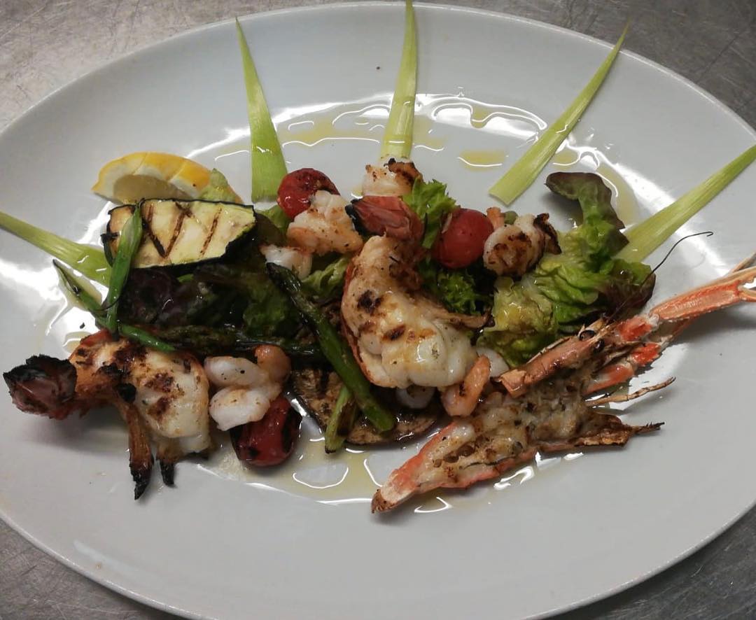 TiggisRibValley's tweet photo. IT'S SEAFOOD TUESDAY! 🐟🦐🦑

Fresh from #Fleetwood - Sample the freshest #catchoftheday

Selected fish mains just £9.95

#seafoodtuesday #fishday #freshfish #freshseafood #pesce #kingprawns #gamberoni #seabass #branzino #salmon #salmone #italian #a59 #ribblevalley #claytonledale https://t.co/TdcD2lun5H
