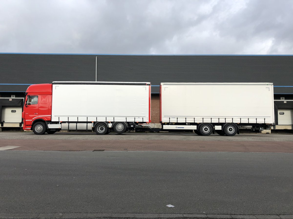 BoschVeenendaal's tweet photo. Twee doorlaad combinaties mogen leveren aan @VanHooftBV. Brouwers transport veel veilige kilometers gewenst! https://t.co/ysAY3MohUE