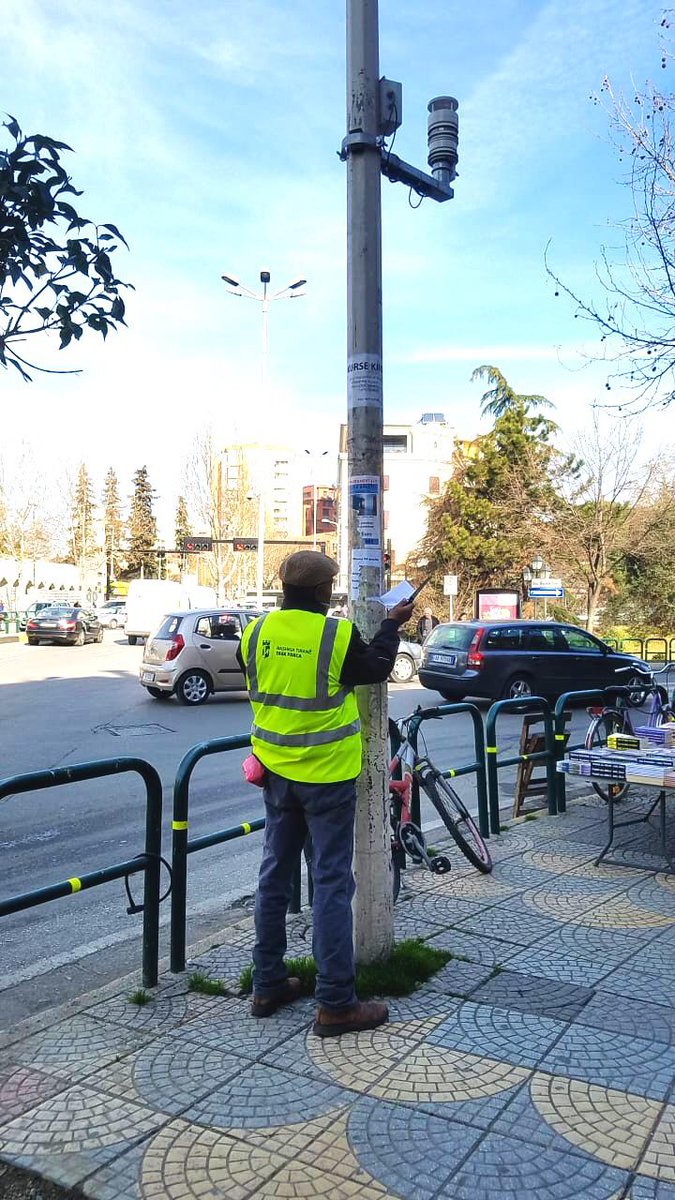 AMKTirane's tweet photo. Me kolegët e #TaskForca👷⛔️kujdesemi që bulevardi "Zhan D'Ark" të mos ketë pemë apo hapësira publike🌳🚯 të ndotura nga njoftime pa vlerë🧐Gjobë për këdo📝që vepron kundër rregullave të bashkëjetesës🏙️ https://t.co/z2azrUAj3s
