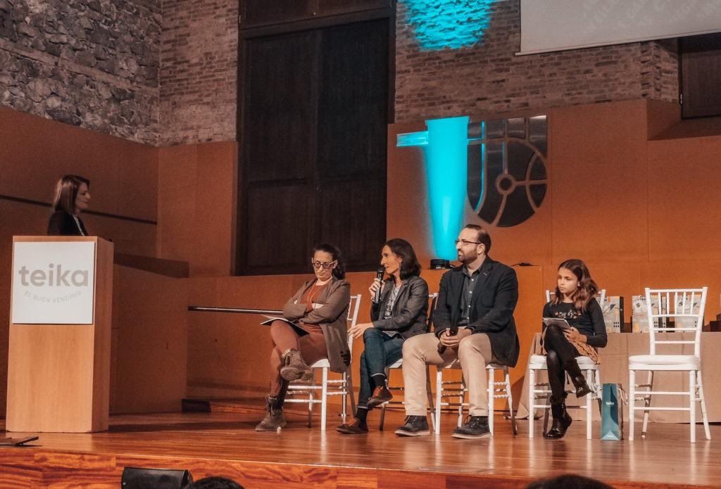 ¡La empresa <a href="/Teika_es/">Teika</a> ha creado el primer álbum de cromos del deporte femenino! 👏🏼 <a href="/Pcamdom/">Patricia Campos</a> asistió a la presentación de esta iniciativa, que tiene por objetivo promover la igualdad de género. ¡Muchas gracias por este gesto tan significativo! 💜 #JueganEllasGanamosTodos