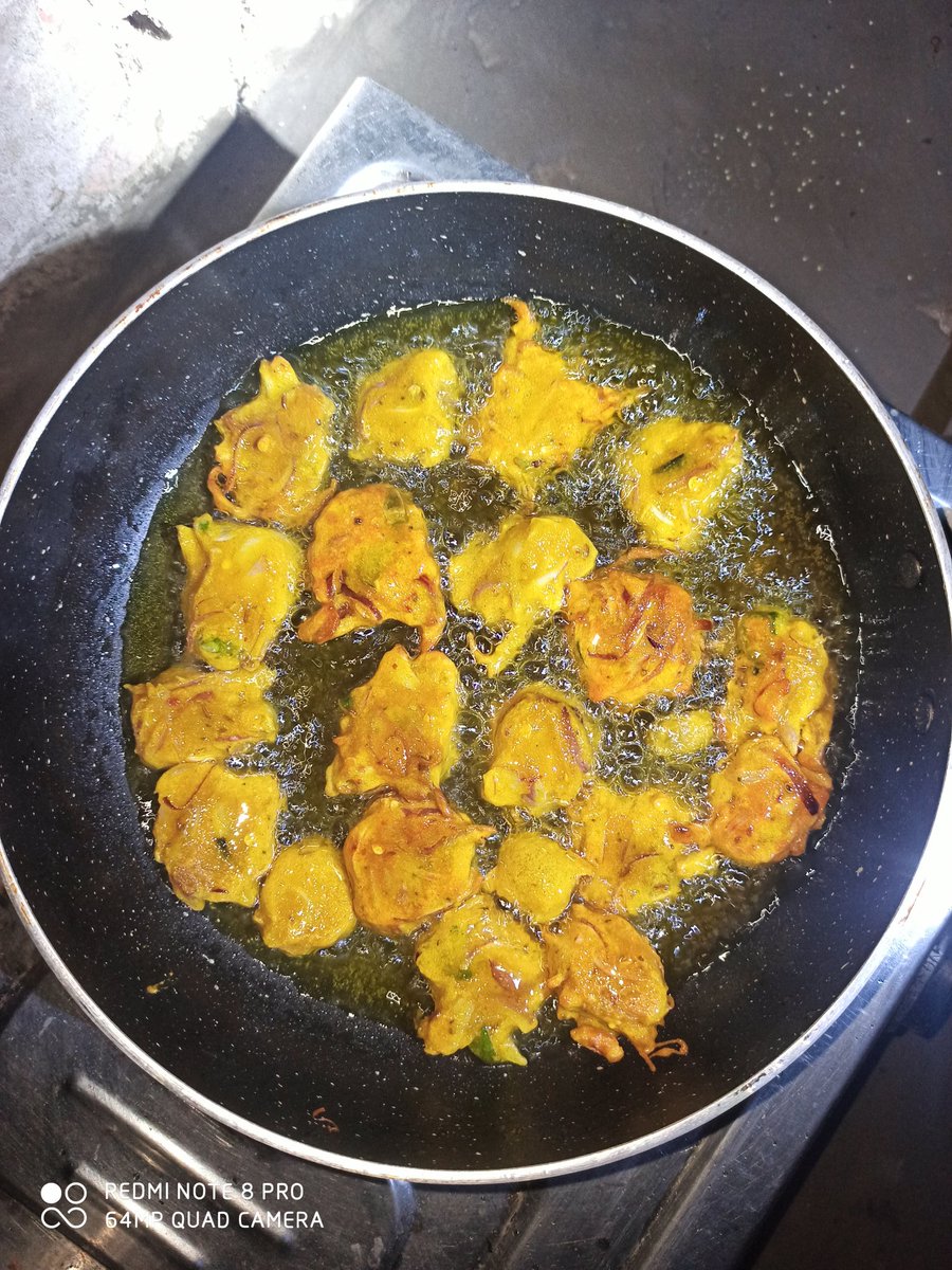 MrRohitt's tweet image. It's Raining ⛈️⛈️

#Pakode