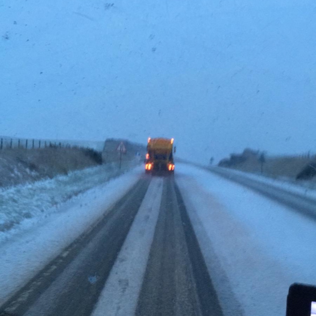 Eirtrans's tweet photo. Bad weather? 'sno problem for us! https://t.co/IBXuL62vGR