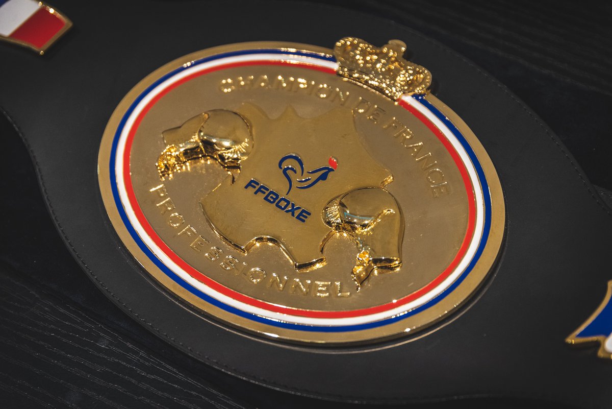 Chateauroux36's tweet photo. Sacré champion de France professionnel des mi-lourds en début de mois, le boxeur du BCC Labo Fenioux #ThomasFaure a reçu hier la médaille de la Ville de #Châteauroux. #Boxe #BoxeAnglaise #sport
https://t.co/X64EDF4jHu https://t.co/20WPN4Hz04