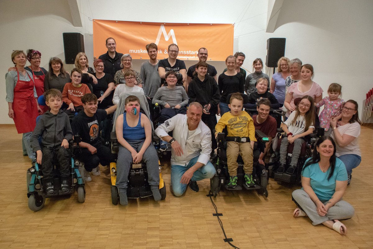 Torsten Götz, der Fernsehkoch (TV Koch &amp; GENUSS Botschafter, facebook.com/goetz.torsten) war gestern im Ferienlager der Muskelgesellschaft zu Besuch und hat natürlich das Abendessen gekocht, gesponsert von Denner. Wir bedanken uns von Herzen!