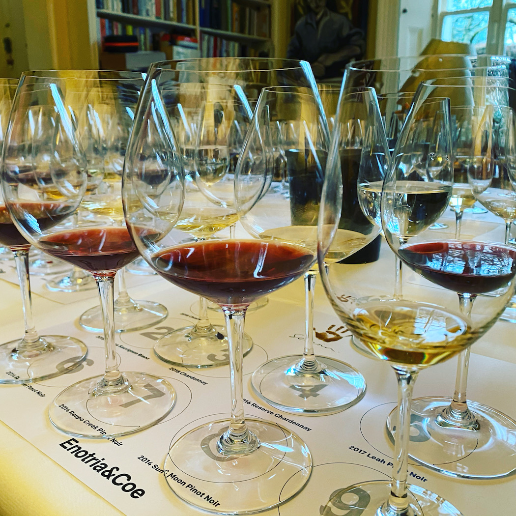 So what are the new vintages at <a href="/SeresinEstate/">Seresin Estate</a> tasting like? now that winemaker Tamra Kelly-Washington has been there two years. <a href="/mrvinosaurus/">David Kermode</a> tastes Chiaroscuro 2018, Mārama 2016 and various Sun &amp; Moon, Leah &amp; Rachel Pinots to assess the progress. Click 
the-buyer.net/tasting/wine/s…