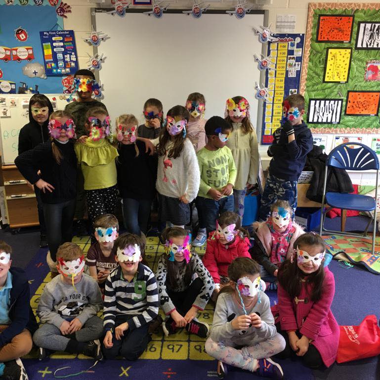 Lingua4Kids's tweet photo. Sabato scorso abbiamo celebrato il Carnevale Italiano a Lingua4kids con tanti giochi ed attività, in foto corso Beginners e la creazione delle maschere 🎭
#lingua4kids #accademiaitaliana #iltrenino #italianforkids https://t.co/AviKOZMZKT