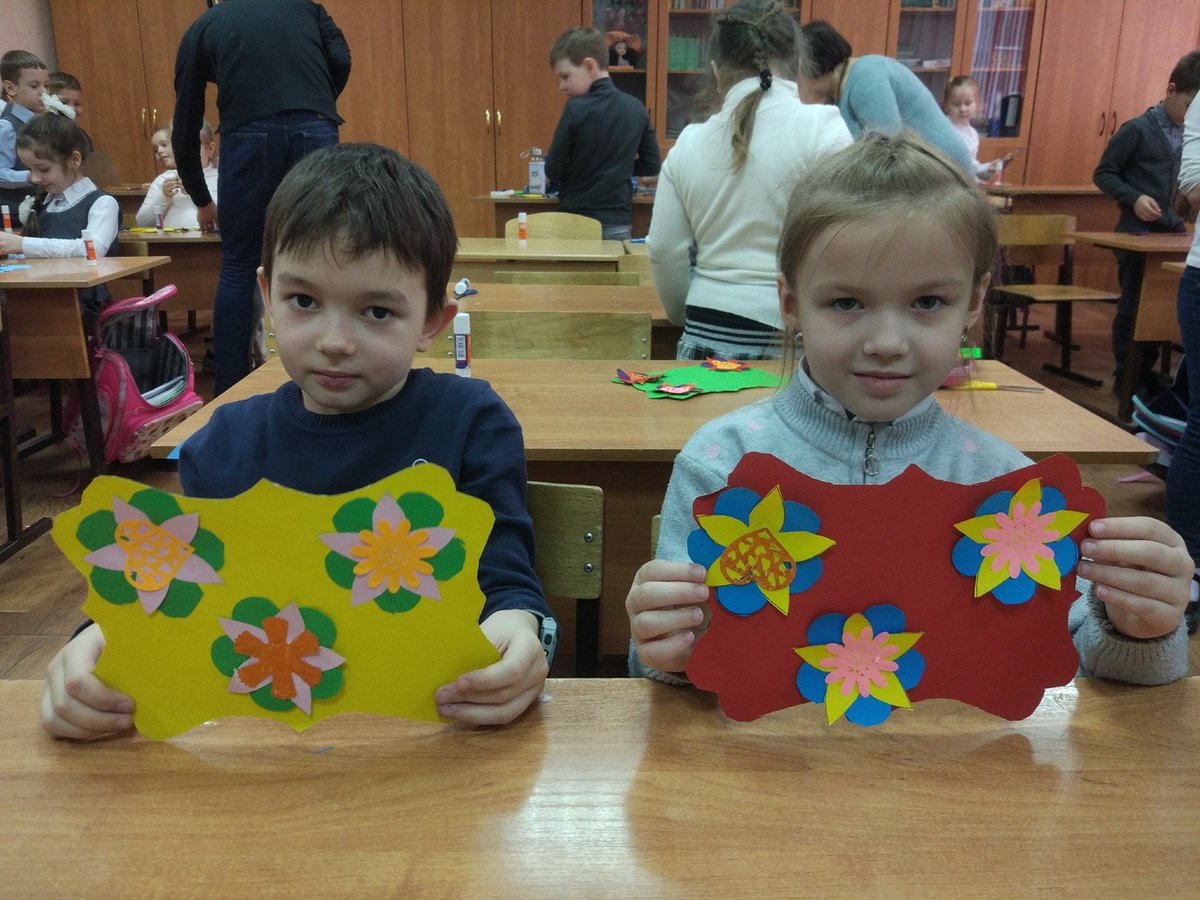 Сегодня сотрудники картинной галереи познакомили детей с творчеством «певца русской провинции», художника-земляка Бориса Кустодиева. Увлекательная экскурсия и творческая практика прошли в средней общеобразовательной школе № 28 для учеников 1-х и 2-ых классов #догадинка