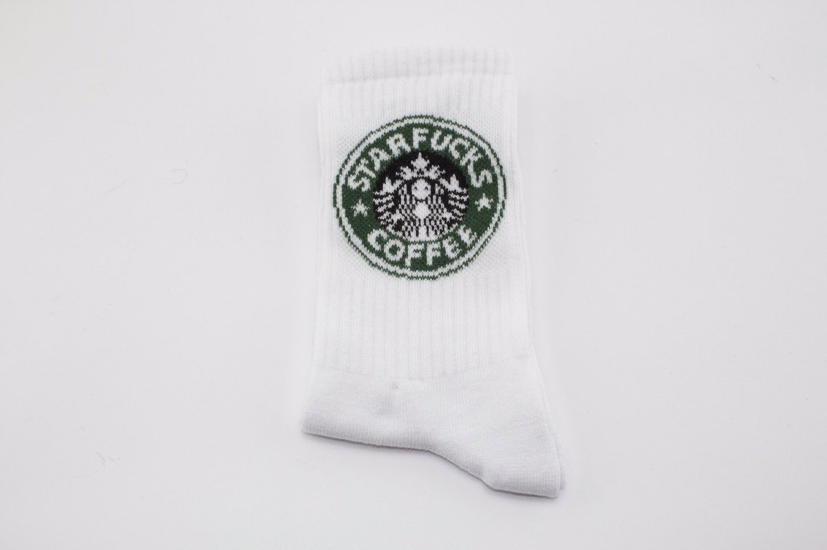 sockssarmy's tweet photo. Bazı ülkelerdeki Starbucks sayıları;

İtalya 1
Belçika 26
Yunanistan 31
Rusya 135
İspanya 154
Fransa 175
Almanya 168
TÜRKİYE 470

Karton kutudaki 1 liralık kahveye 15 TL verip olimpiyat meşalesi gibi elinde dolaştırınca statü atladığını sanan zavallılar... https://t.co/smsrXMrhql