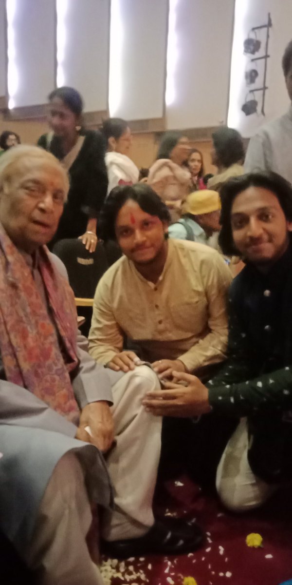 RudraDancer's tweet photo. With the legendry guru of kathak dance Pt. Birju Maharaj ji at #Kamaniauditorium after performing in Vasantotsava 2020
#birjumaharaj #kalashram #ptbirjumaharaj #kathak #dance #danceperformance @BirjuMaharajPar @BIRJUMAHARAJ #godofkathak #newdelhi #classicaldance https://t.co/yUw1Dh7gik
