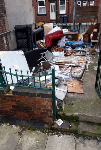 Clean_Leeds's tweet photo. Bin yards are a huge problem for the #CleanLeeds with many being subject to uncontained waste and #flytipping. This Lcc owned one on the Cedars #Armley is no different. These loaded vehicles show just how much waste we remove. https://t.co/TPKhmJVV9A