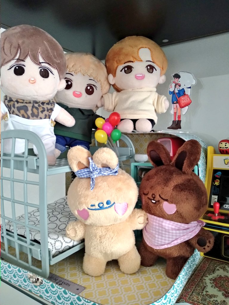 nctdolls's tweet photo. @neo_bearclub thank you so much for those pretty babies 🐰💚🐰 https://t.co/XVnWcRBeql