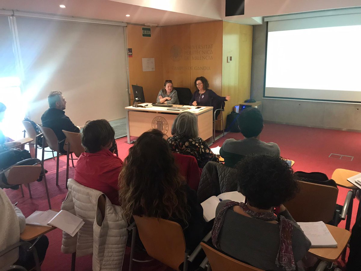 La secció federal d'universitat de la <a href="/educacio_ccoopv/">FECCOOPV</a> ens reunim i ens formem.  Defensem una universitat pública de qualitat i treballem per millorar les condicions laborals de les persones que hi treballen, PDI, PAS, Investigadores,..