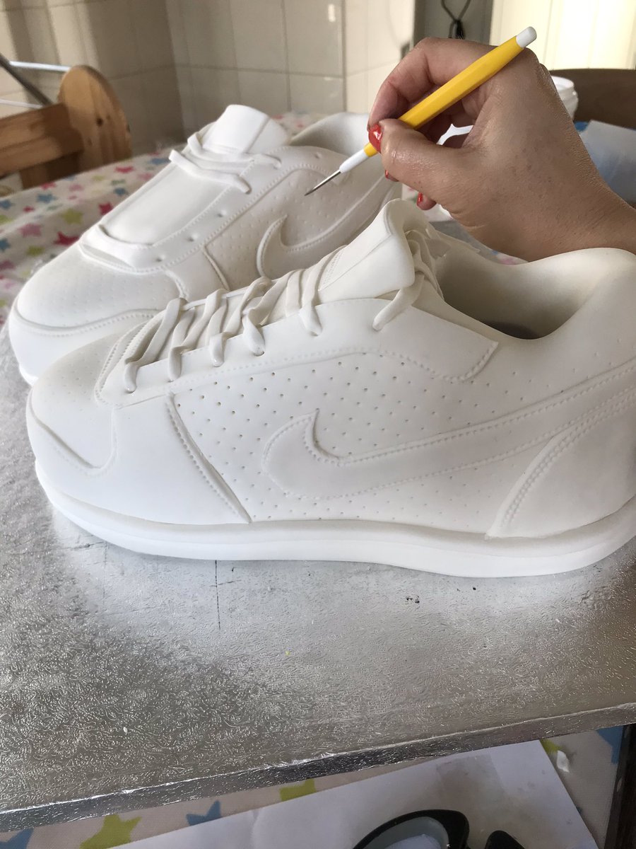 BrandomClaire's tweet photo. Trainer cake coming on nicely @thismorning #lovettainers #trainercake #eatcake @BrandomClaire #eatmytrainers🤣 https://t.co/QqJzbRBXv8
