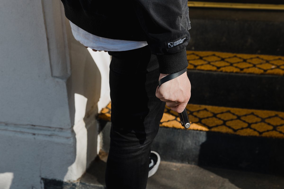 small_wallets's tweet image. Walk up to your door with ease, knowing you can find the right key in seconds. Possible with an Orbitkey Organiser #orbirkey #smallwallets #small #orbitkeyorganiser #leatherkeywallet #keywallet