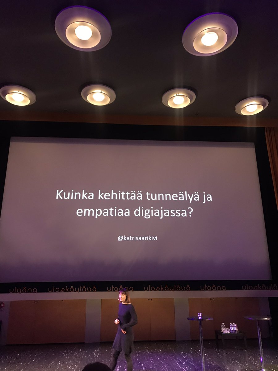 InaLahteenmaa's tweet photo. Ihana ja innostava aivotutkija @katrisaarikivi avasi vakuuttavasti tunneälyn merkityksestä nykyajan työmaailmassa. Ihailen hänen leikkisää otetta ottaa lava haltuun! Mieleeni jäi laini: ”Mielikuvitus on tärkeä empatiataito”. 🔥 #futureforerunners https://t.co/fr5J9fP4DX