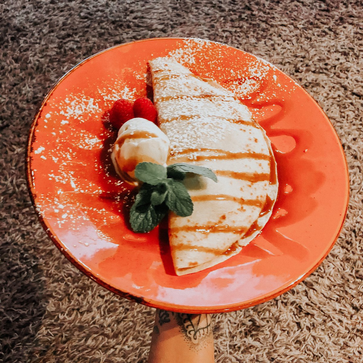 “I don’t have to tell you I love you. I fed you pancakes.” Why not to come and try our Banana and Cinnamon Pancakes or Crepe Suzette? 🥞😍