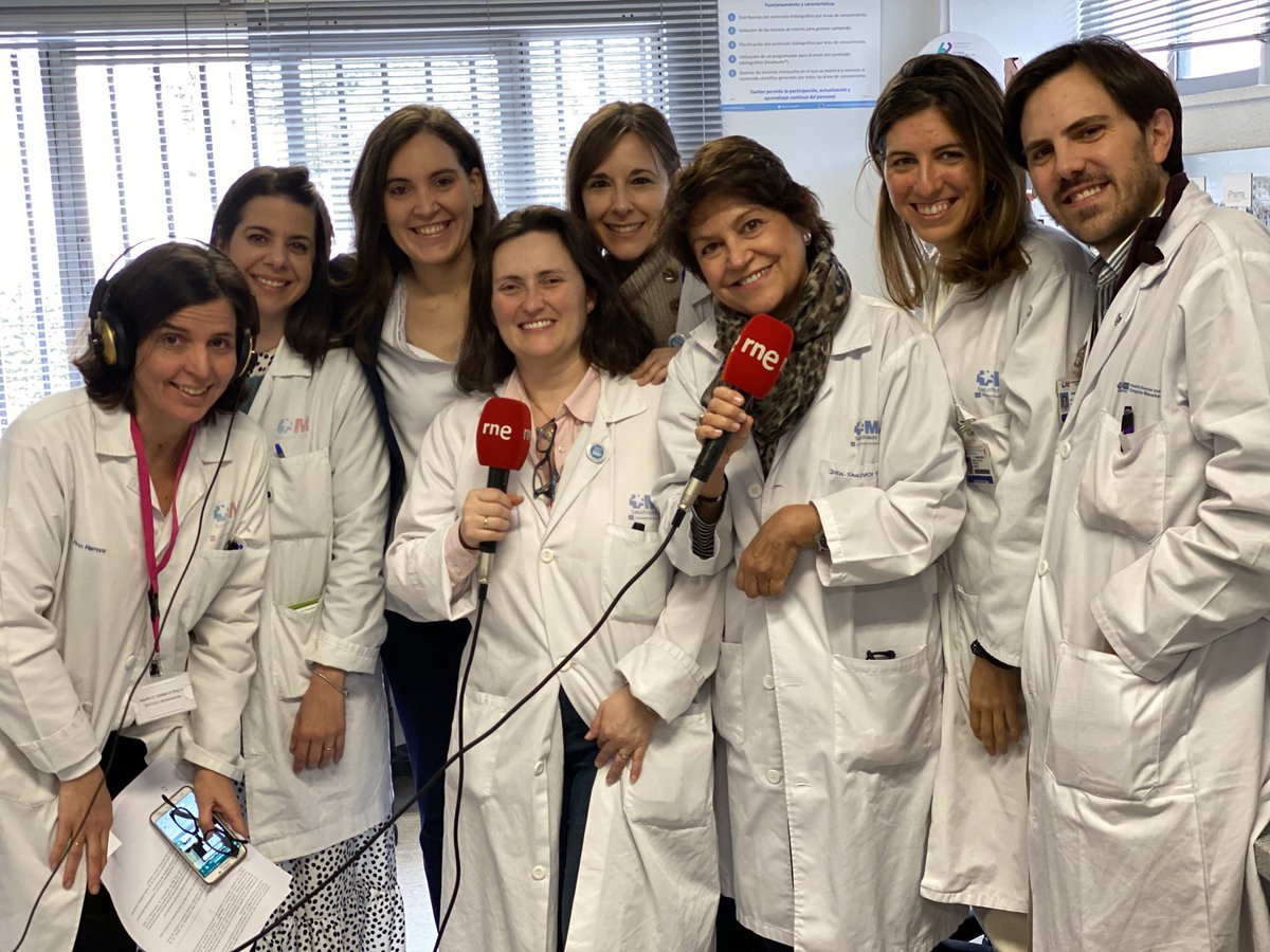 boticariagarcia's tweet photo. Todo listo en @farma_gregorio con este grupo de farmacéuticos simpáticos y entregados para hablar en @DePeaPaRNE en directo de lo que se cuece dentro de una farmacia hospitalaria. Atentos a las 12:10 en los #efectosperversos .  @sefh_ https://t.co/NmaKNlVpPH