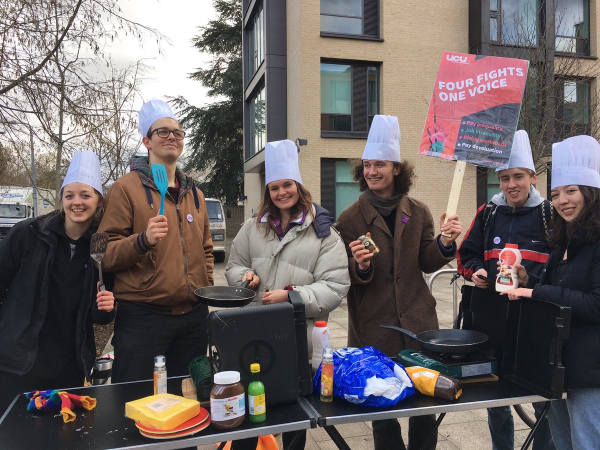 pancakes on pickets! #UCUStrikesBack <a href="/CamDefendEd/">Cambridge Defend Education</a> <a href="/CambridgeUCU/">Cambridge UCU</a>