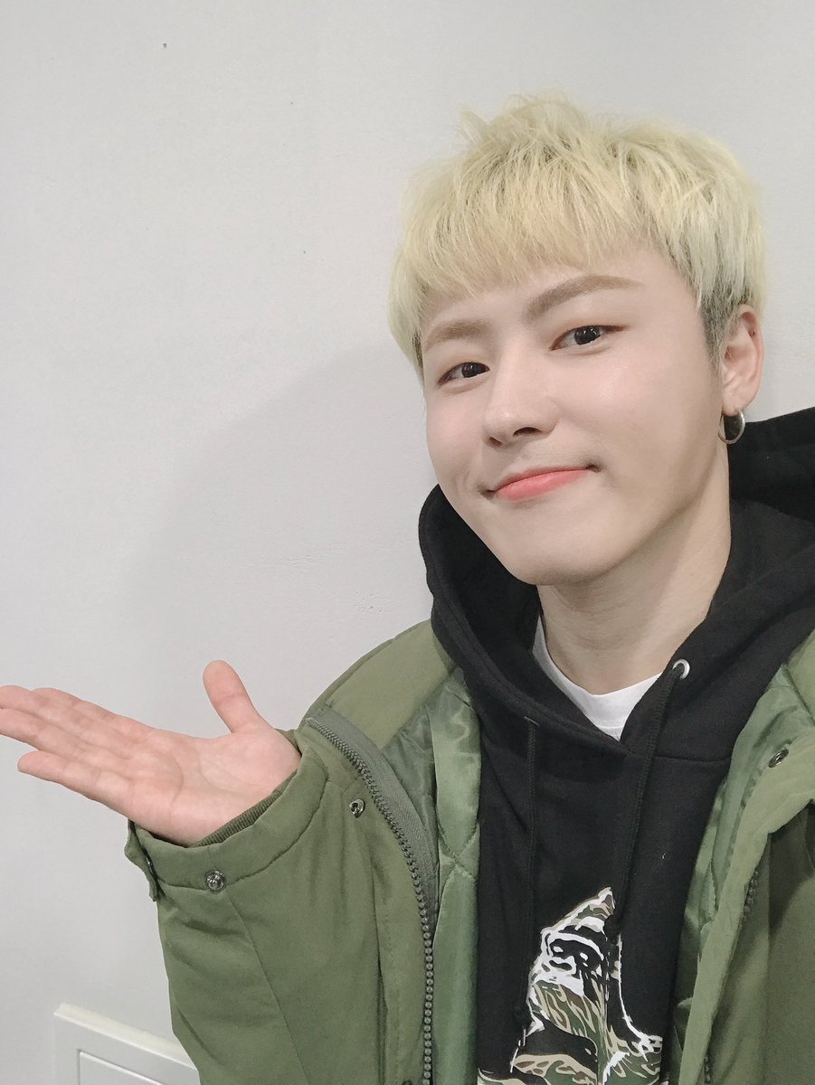 BLOCKB_JAPAN's tweet photo. 📢ユグ追加ネットサイン会(2月27日 開催分)予約締切まであとわずかとなりました❗️どうぞお見逃しなく🐝✨

⏰予約締切⏰
本日 23時59分

🗓開催日時🗓
2月27日(木) 20:00~

↓↓ネットサイン会予約↓↓
https://t.co/rEsMGSVh89 

#BLOCKB #블락비 #ユグ #유권 https://t.co/RCXeBBvYUa
