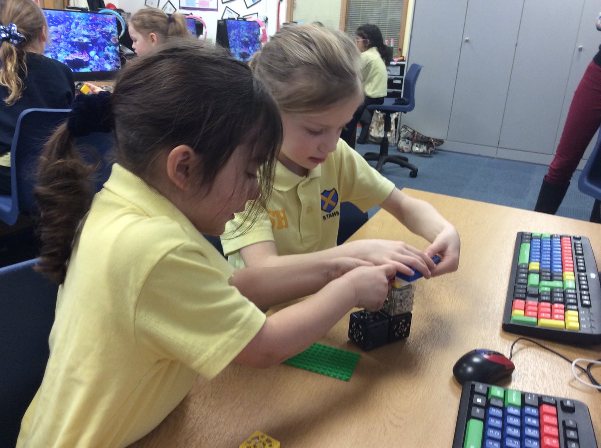 STAHSSTEMFest's tweet photo. Year 1 enjoying the #STAHSSTEMFest activities by exploring little robots using a brightness sensor to make a lights come on and cubes spin. 🤖 #Robotics #STEM https://t.co/oZ4BZDpnUR