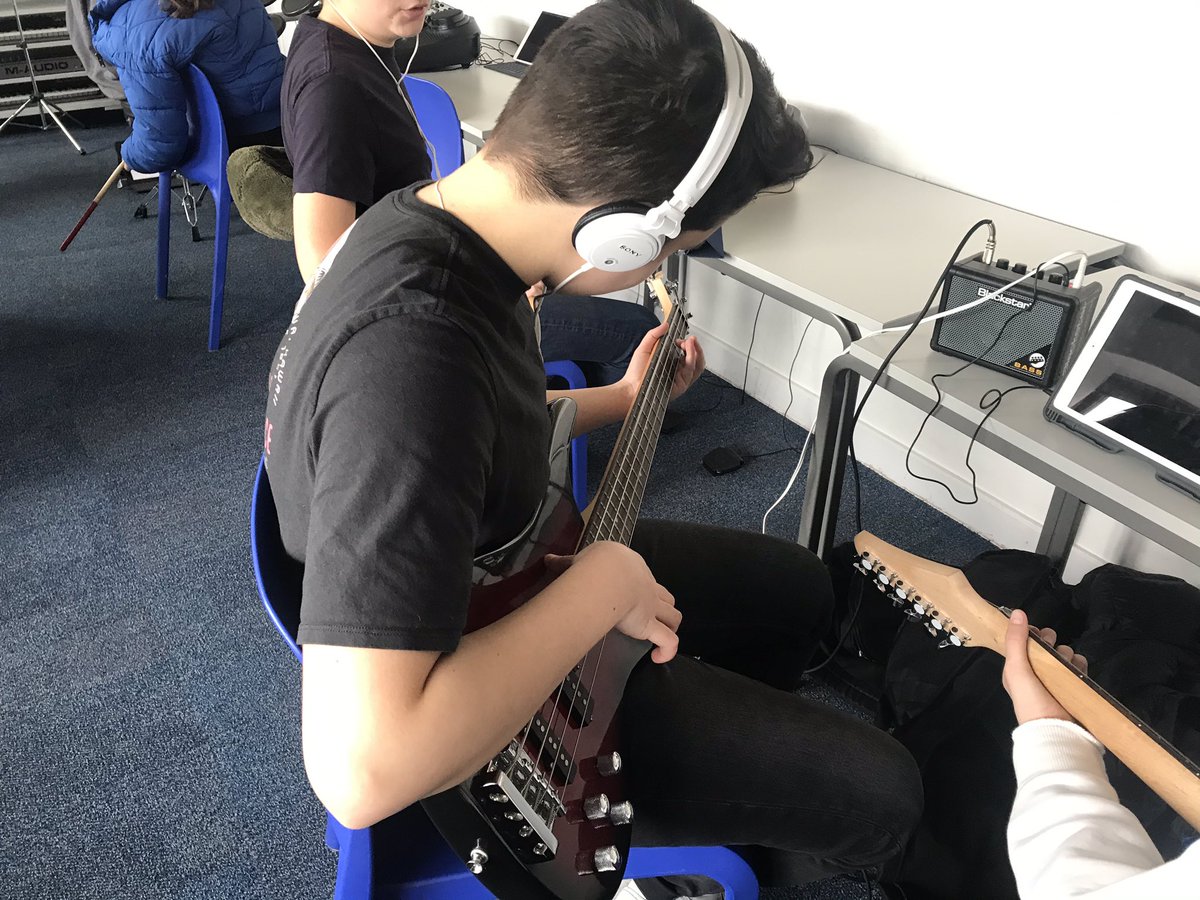 georgio_elia's tweet photo. Band project @HalcyonSchool exploring #musicalfutures curriculum within the #MYP #arts #music programme with #grade7 students. Buzzing learning atmosphere here this morning! Kids are on it with lots of #collaboration #music #education #classroom style!!! 😀 https://t.co/EOIKvrfFGn