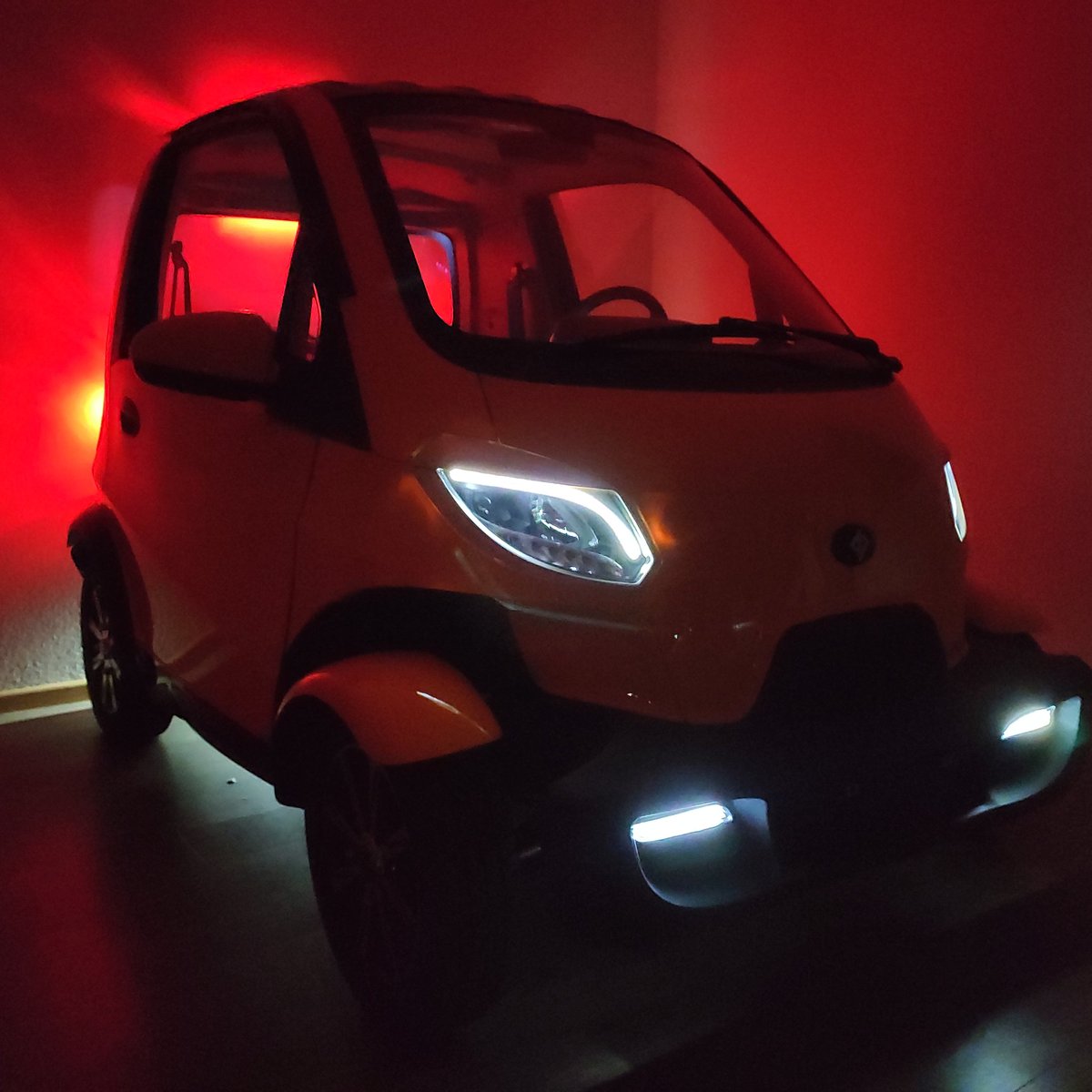spiessls_kfz's tweet photo. LED Beleuchtung für eine gute Sicht nach vorne und eine bessere Sichtbarkeit! #werbung #linzda #leichtmobil #electriccar #electriccity #stadtflitzer #elektroautoforum #citymobile https://t.co/HcxhscWf6u