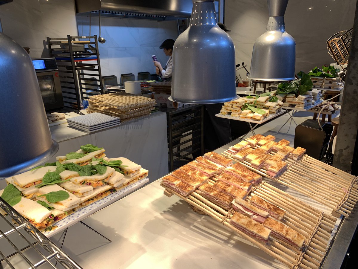 RRHHDigital's tweet photo. Atentos hoy en la presentación del nuevo proyecto de @ChefJMCalero Un restaurante solidario, con buena parte de su plantilla procedente de @f_raices Un oasis en Madrid con una cocina sostenible, de calidad, en un entorno único. Enhorabuena!! https://t.co/irunPkxRSs