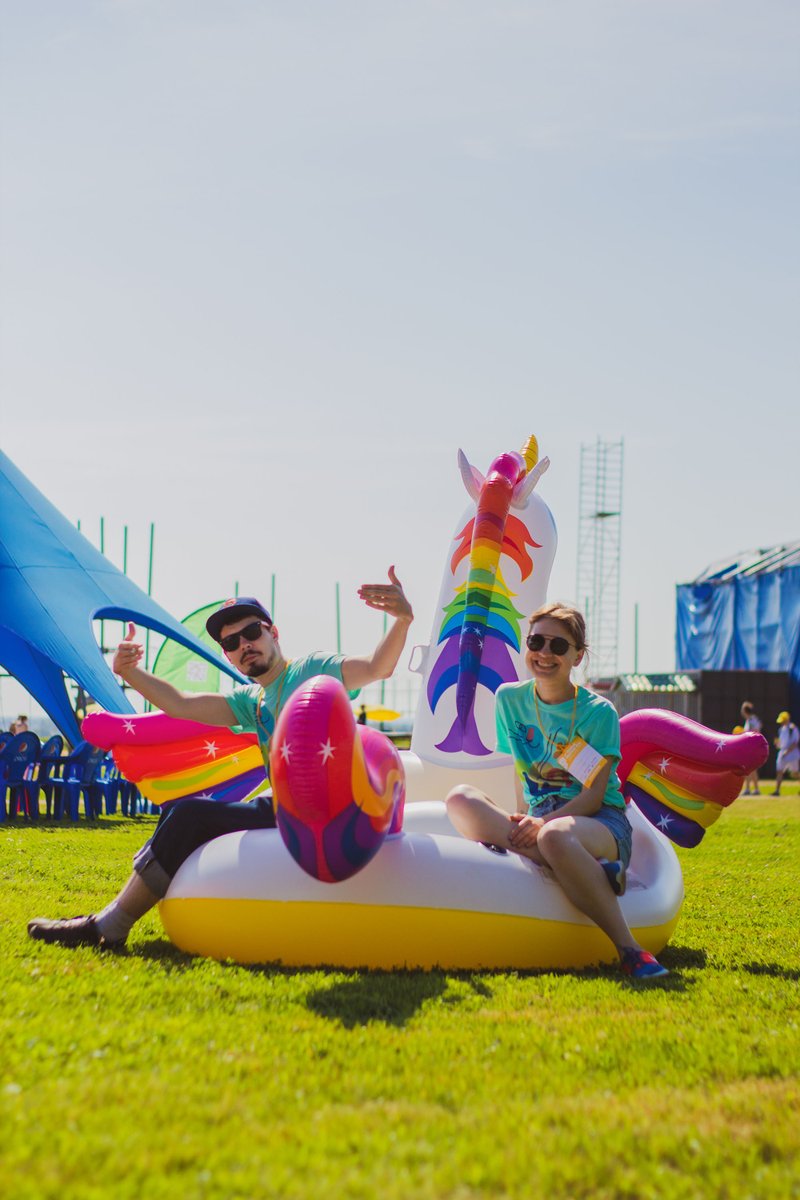 SprintboxR's tweet image. ITGM #15
27 июля /2019
Пока наши котики летали по сцене, белый шатёр стал местом притяжения посетителей ITGM, и это очень круто. Мы дарили подарки, отвечали на вопросы и радовались вашим улыбкам 😍😍 #itgm #itgm15