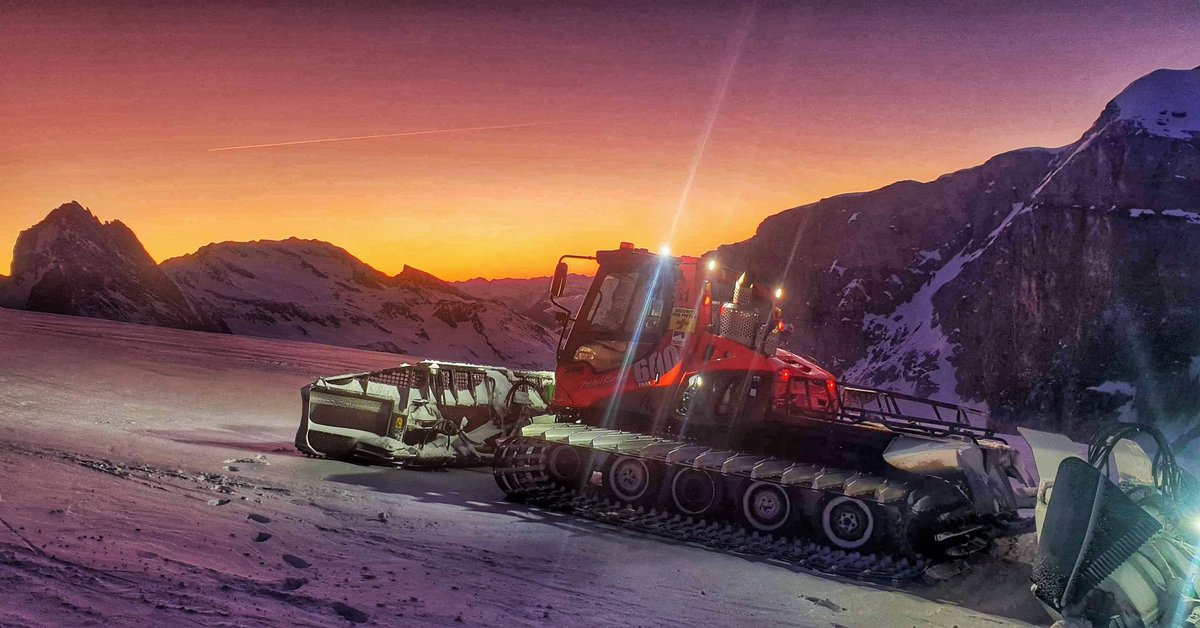 SUBLIME 😍 Magnifique coucher de soleil sur le glacier de la Grande Motte 🔥🔥 🔥 <a href="/TignesOfficiel/">Tignes</a>

#pornsky #glacier #grandemotte #tignes #tignesofficiel #frenchalps #savoie #savoiemontblanc #alps #pistenbully #tignesaddict #winter #mountain #snow #landscape #damage #beautiful