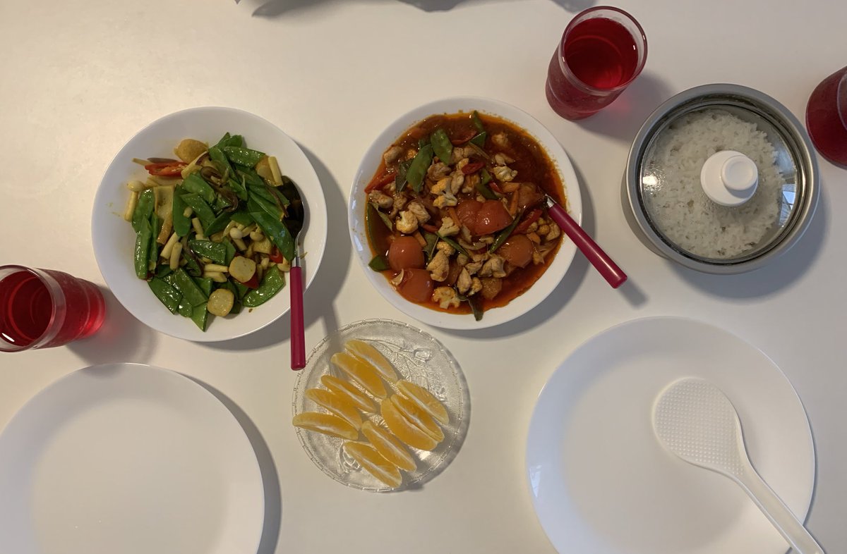 25/2/2020: Nasi + ayam masak paprik + kacang pea goreng + buah oren + air sirap for early dinner today 