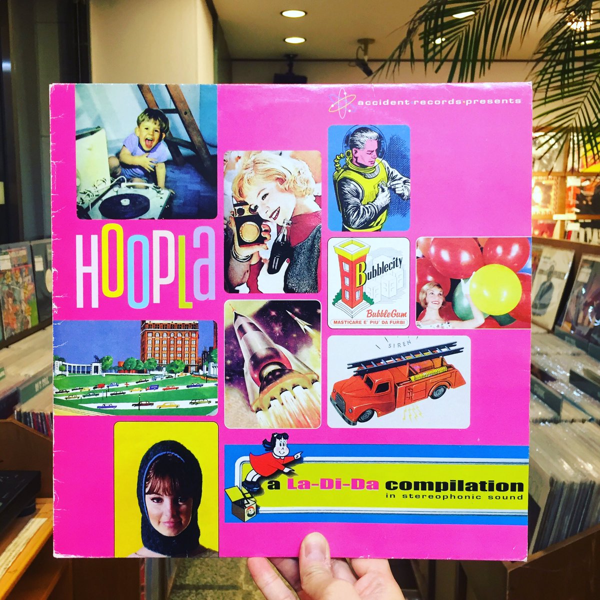 ココナッツディスク吉祥寺店y Hoopla A La Di Da Compilation ロリポップソニック Exotic Lollipop が収録されている事で有名な インディポップレーベルla Di Daがリリースしたコンピカセット の 嬉しいlp化盤 ヴァイナルレコードでロリポップを