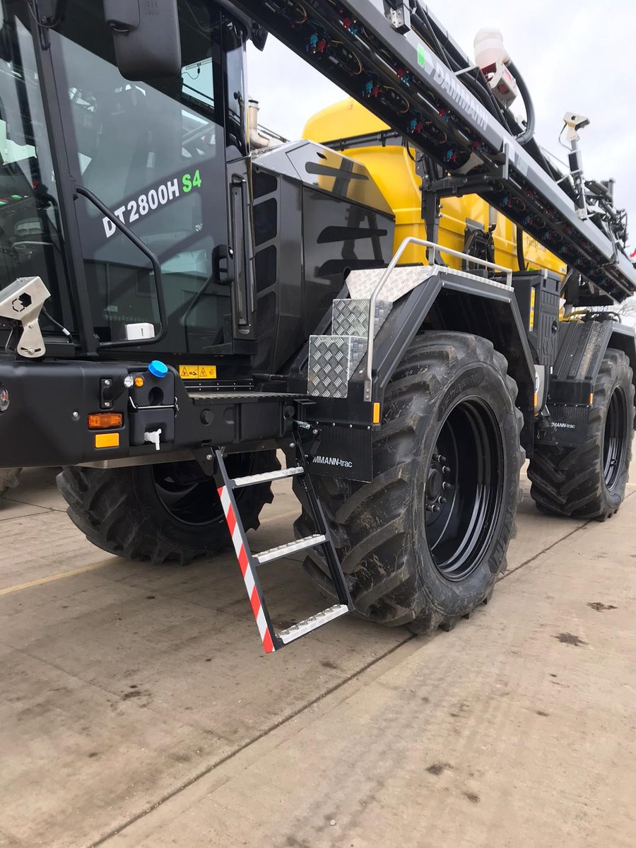 BushTyres's tweet image. Great to be working with @ChantryUk with our #BushOE2 Division helping with this first of its kind and bespoke DT2800 7000Litre 38Metre Sprayer with Greenview 12 camera selective spay. fitted with @MichelinAgriUK 71060R42 Axiobib2's with a 176D load index and Gloss black wheels