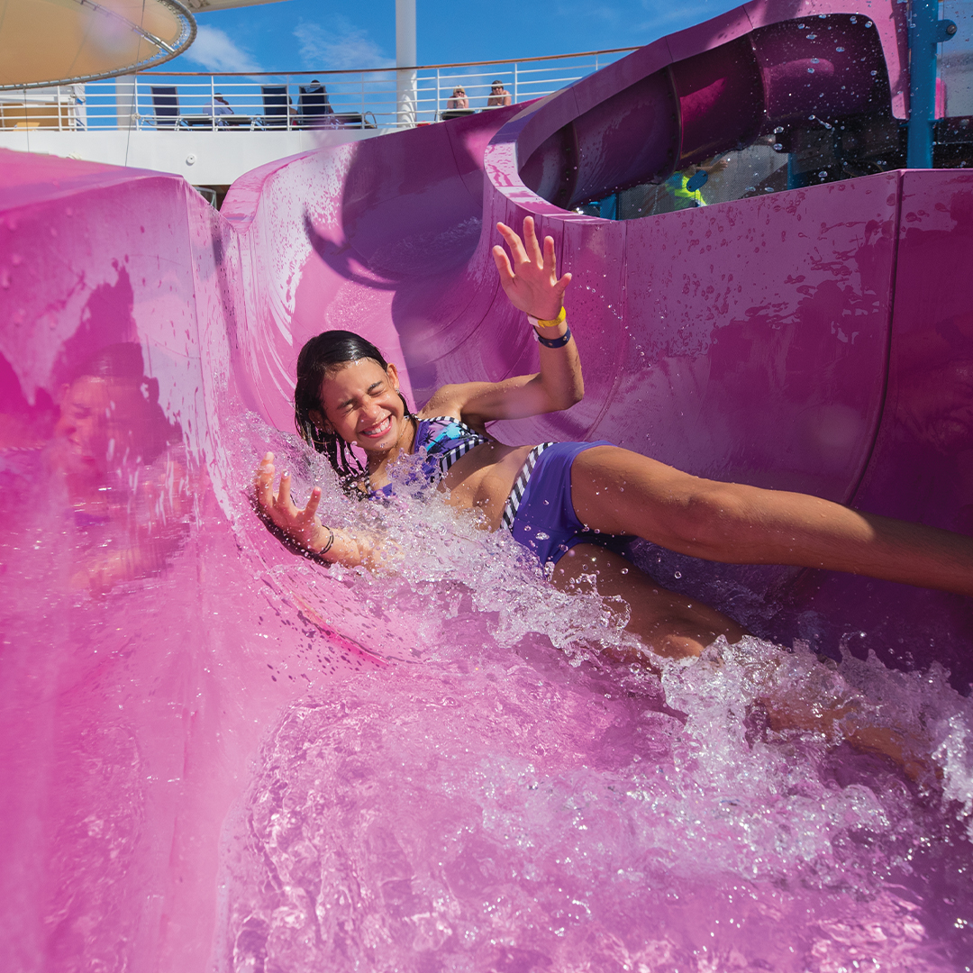 ¡Hay que probar todos los toboganes a bordo del #AllureOfTheSeas!

¡Reserva ahora tu próximo crucero 😎!

✅Hasta un 35% de descuento

✅150€ de descuento adicional 

✅ Oferta en vuelos

royalcaribbean.com/es