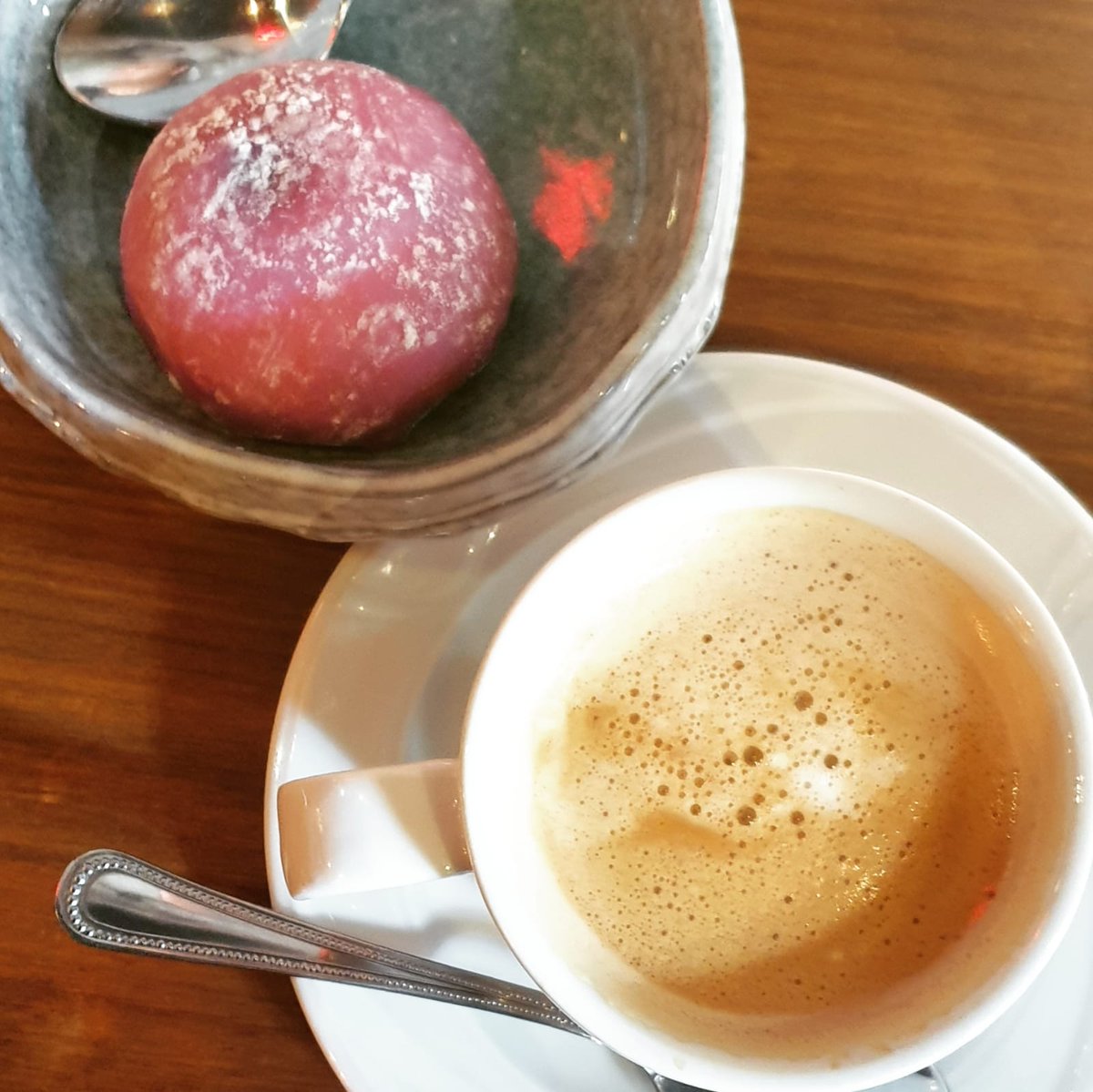 coffemugs's tweet photo. Delicious japanese coffee. Coffee and mochi to share☕😋🤗
.
#dessertlover #deliciouscoffee #coffeetime #caffeineaddict #caffeinecouture #coffeecup #coffeei̇spassion #cafeconamor https://t.co/80oiVfpc9O
