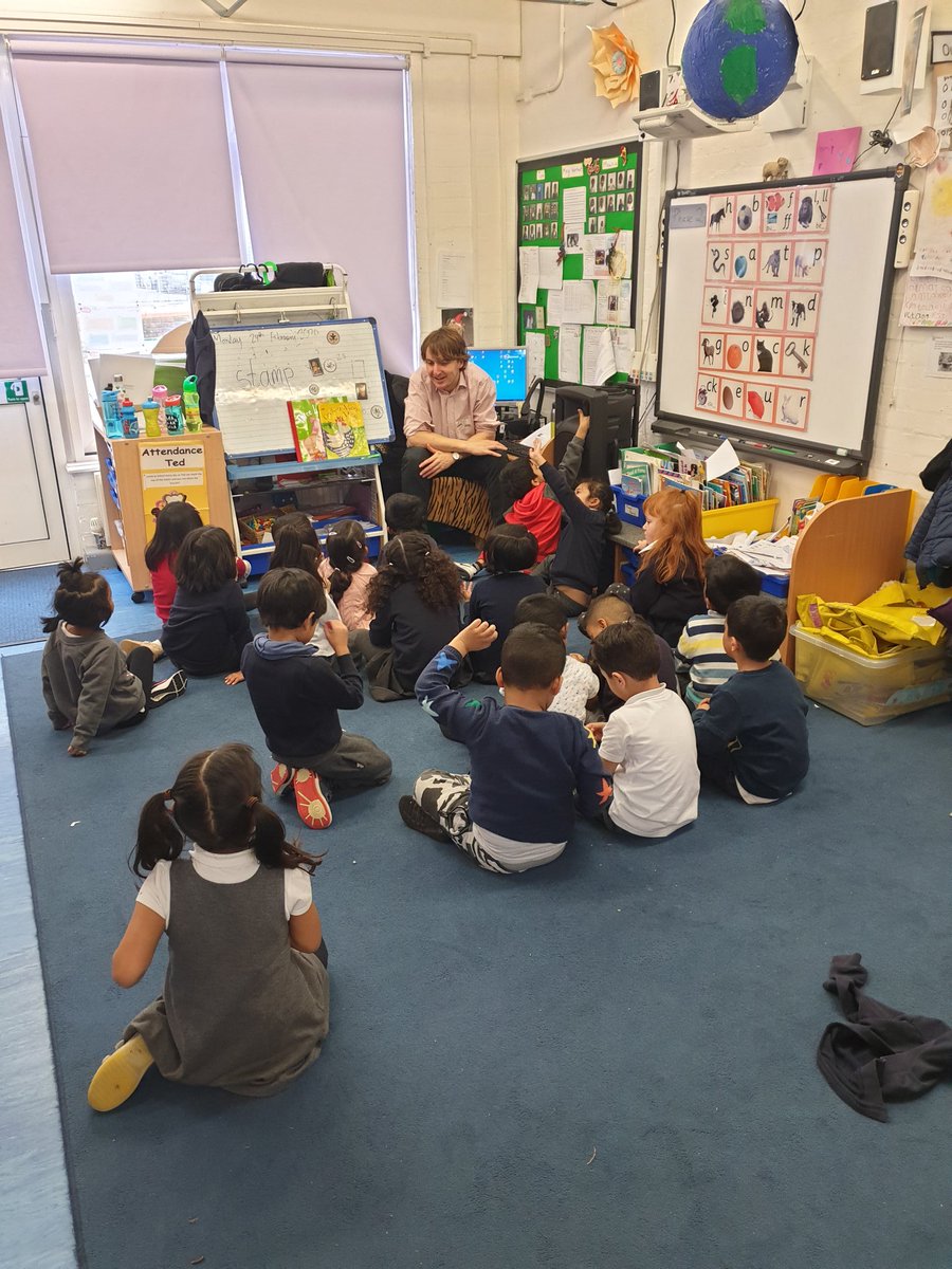 ElizabethSelby's tweet photo. #cedarclass sharing what they had learnt this morning. https://t.co/VkZH5EmaGH