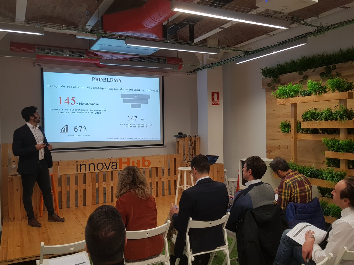 IncibeEmprende's tweet photo. Alberto López presenta Vanth en el #DemoDay de @CiberEmprende_ de @INCIBE. #TechSpiritBarcelona https://t.co/vY5IuXkTEK