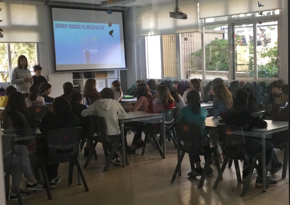 escolasadako's tweet photo. Avui els nens i nenes de #PRIM6SDK d’@escolasadako 6è han fet un bon dia sobre el respecte. Un nen s’ha llegit el llibre Wonder i ha explicat a la resta del curs la importància de respectar sempre a tothom.
#CapsComunicacioSDK https://t.co/tsmgTnVKy3