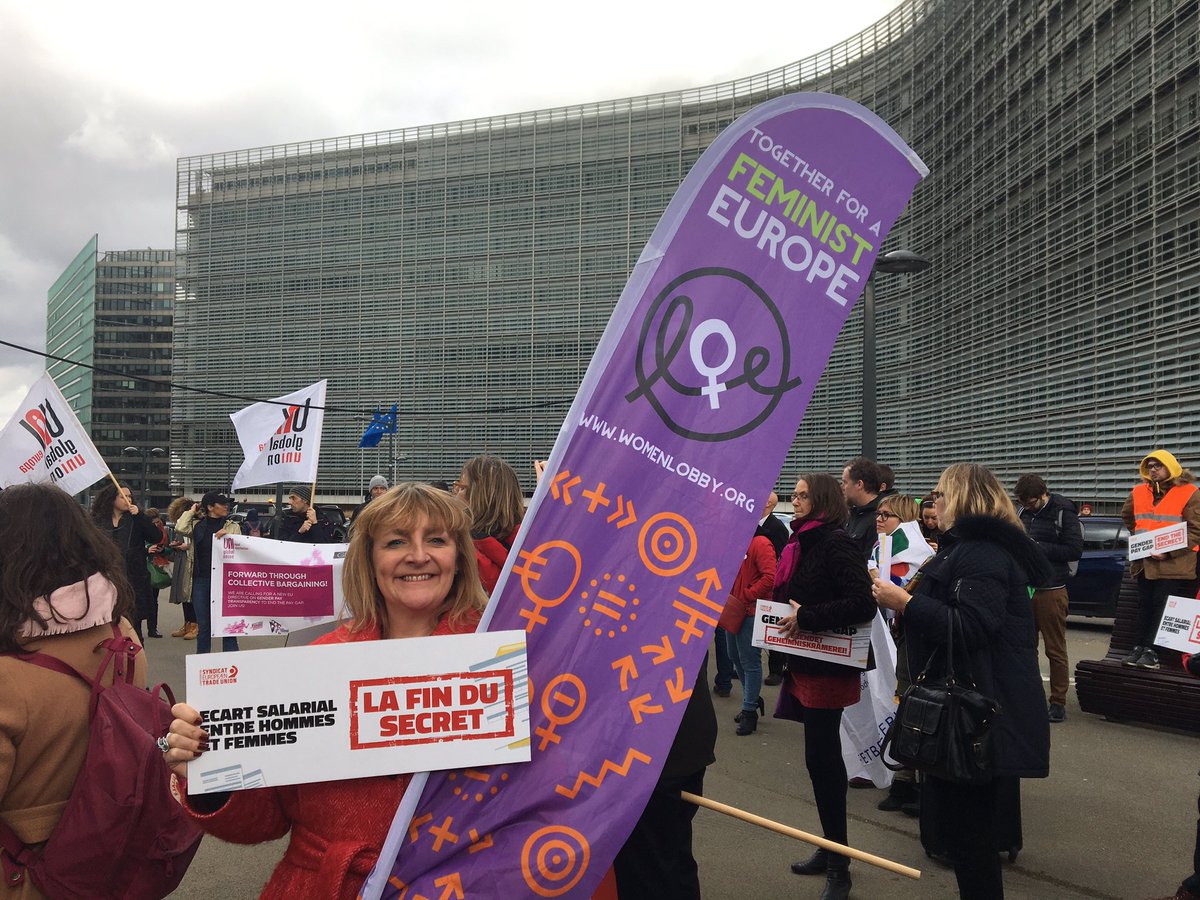 ClaireFourcans's tweet photo. We need to close the gender pay gap! A message from @EuropeanWomen @JoannaMaycock & trade unions @etuc_ces to @EU_Commission & Commissioner @helenadalli - time has come to truly ensure equal pay for equal work to all women in the #eu #euequality #unionofequality https://t.co/ftkqJq4DLs