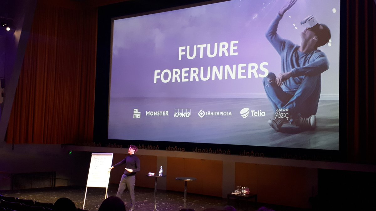 millauusi's tweet photo. @RoopeSalminen laittaa itsensä likoon ja räppää tunneälystä, digitalisaatiosta, uskalluksesta, psykologisesta turvallisuudesta ja koiranpennuista - huikee huipennus päivälle! #FutureForerunners https://t.co/J6LHWh2WtJ