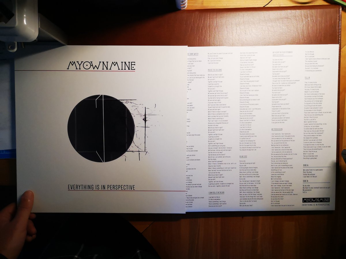 MyOwnMineBand's tweet image. Finalmente abbiamo messo le mani sul vinile di #everythingisinperspective (fuori il 28 febbraio).
Se volete toccarlo pure voi potete ordinarlo sul sito de @lalumacadischi o ordinarlo nel vostro negozio di dischi preferito.
Per il pre-save Spotify invece: bit.ly/32dCHZk