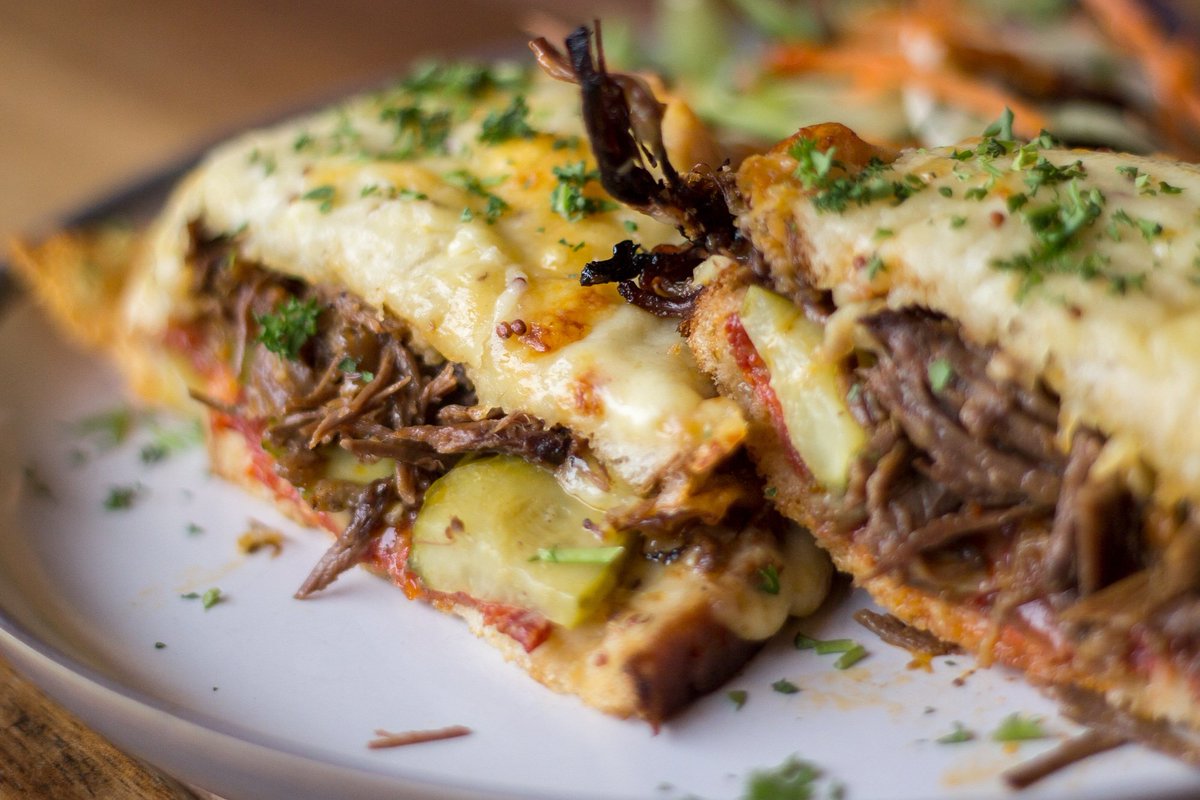 huissouthsea's tweet image. OUR NEW L’AMÉRICAIN CROQUE  WILL HAVE YOU SCREAMING U.S.A. U.S.A
Grilled sourdough sandwich with beef brisket slow cooked in Mongozo Banana beer, chorizo, Gruyére, Cheddar, gherkins and honey mustard.
#croques #frenchfood #eatingout #hampshire #portsmouth #southsea #huissouthsea