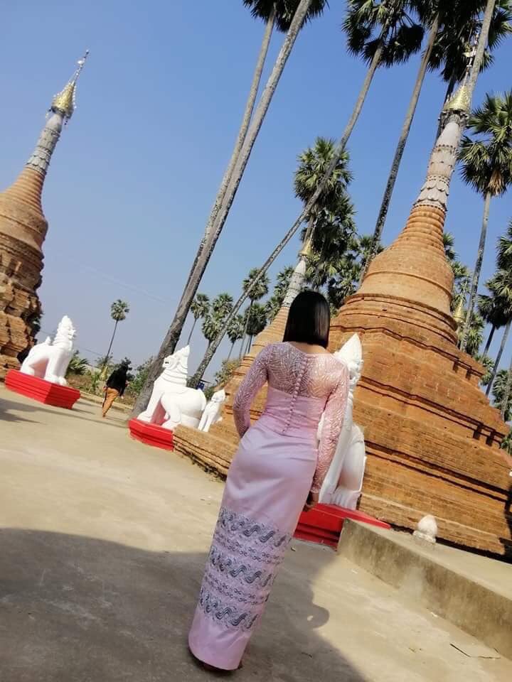 လိုးချင်ကြလား စျေးငြိလိုရပါတယ်