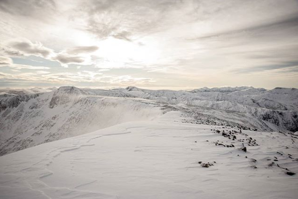 It's pretty much golden hour all-day at this time of year 🏔️ #MyNevisport

📸: @paulwilsonsphotography