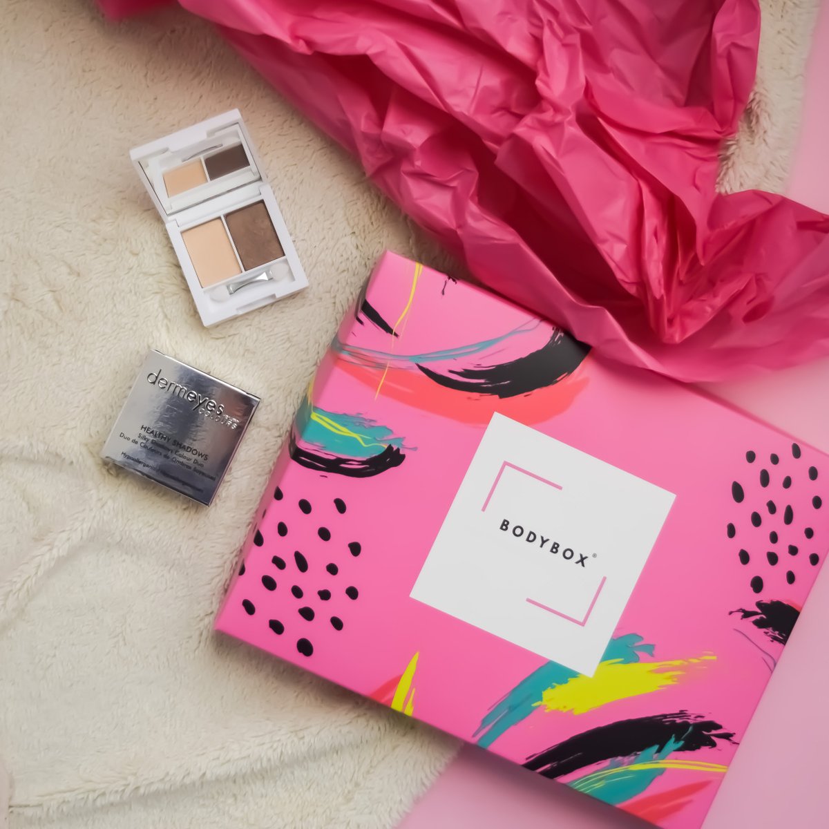 Bodybox_es's tweet photo. @_dermeyes_ hace productos de tratamiento y maquillaje que están especialmente indicados para ojos sensibles y usuarias de lentes de contacto. Con 100% activos naturales, hipoalergénica, dermatológica y oftalmológicamente testados  
¡Encuentra más aqui! https://t.co/FjjkXUFZgg https://t.co/ryMEyU61xr