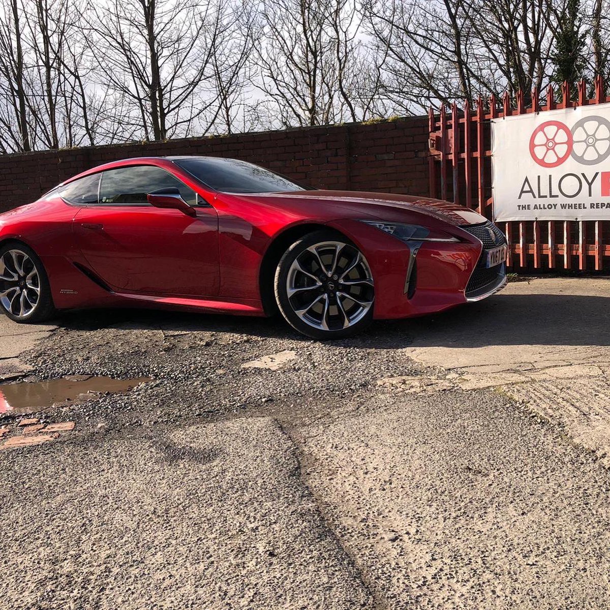 alloypro's tweet photo. Stunning Lexus 500h in last week with a few chips on the polished alloy wheel #lexus #wheelrepair #alloypro https://t.co/sf1r3GuxLv