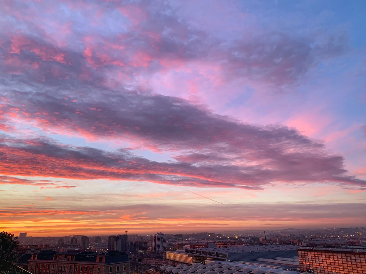 A stunning sunrise over Madrid on my second and final morning <a href="/ICSMadrid/">ICS Madrid</a> suggests it’ll be another beautiful, music-filled day! 🎶 #NAEJuilliard